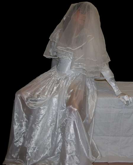 Photo 8 de Salope en robe de mariée à conduire à l'abattoir