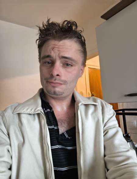 Profil homme 32 ANS chercher compagnie et partage — Caen